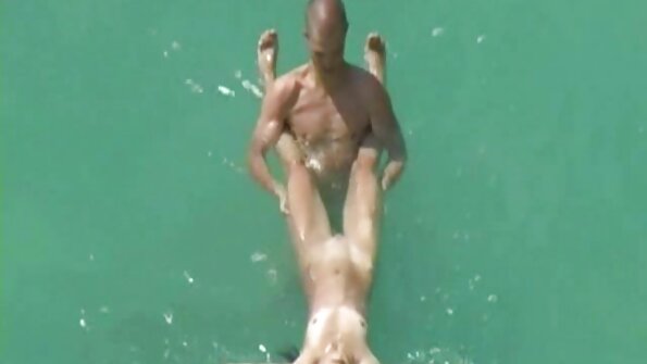 Pohotna poželjiva punca z vznemirljivo seksi oblikovanim telesom obožuje spreminjanje poz
