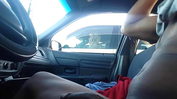 MILF želi pastorki le dobro in prireja seks v troje