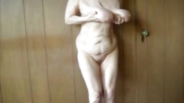 Marina Visconti ima čudovito najstniško telo in izjemno režo